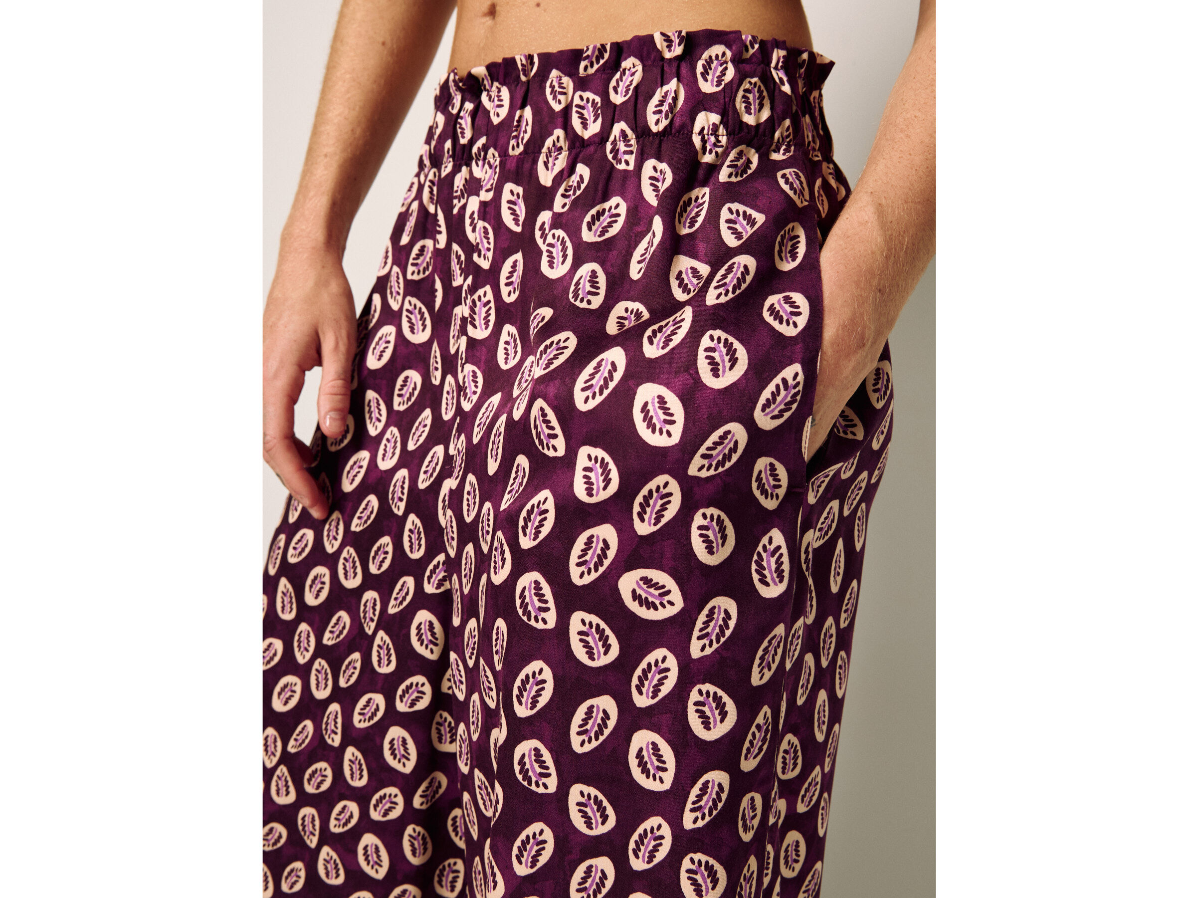 TROUSERS Women image number 4